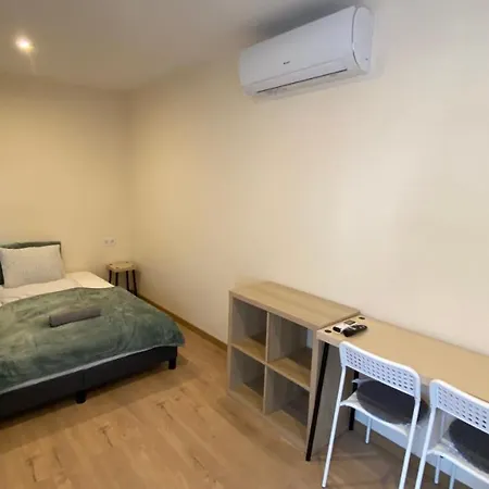 Night & Flight Airport شقة فيتْشيش