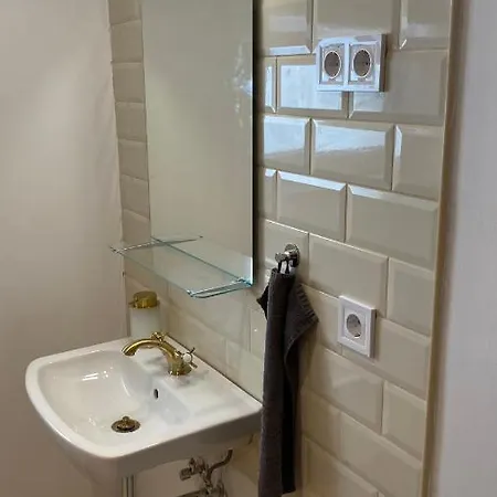 Night & Flight Airport