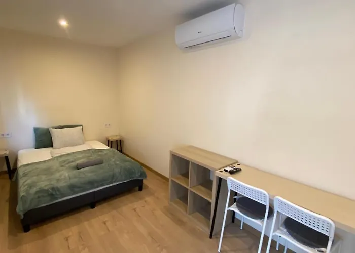 Night & Flight Airport Апартаменты Вечеш