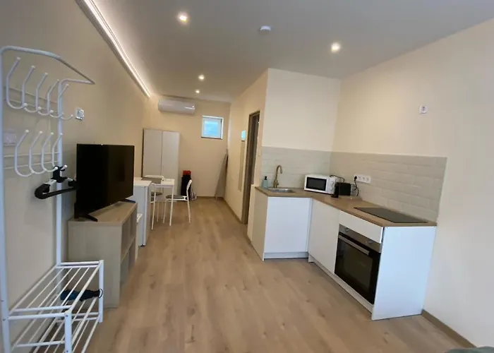 Night & Flight Airport * Вечеш