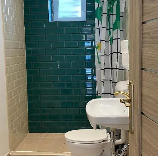 Night & Flight Airport Вечеш